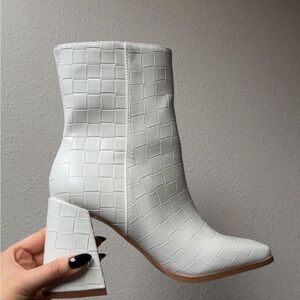 PrettyLittleThing White Textured Heeled Boots